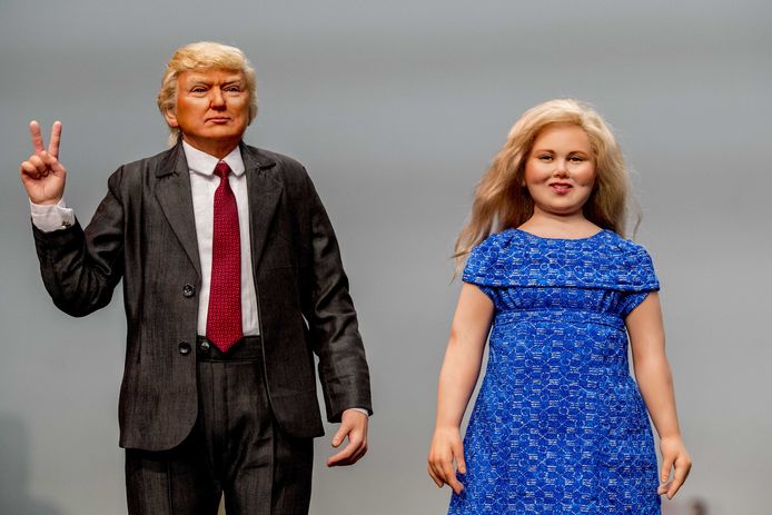 Een pop van de Amerikaanse president Donald Trump en prinses Amalia tijdens de Art Dolls Expo.