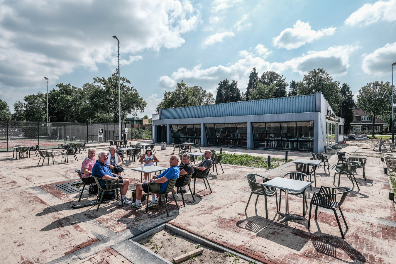 Het vernieuwde tennispark Jaspers.