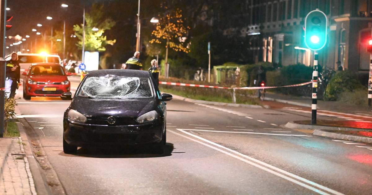 Fietser raakt zwaargewond bij botsing met auto in Nijmegen.