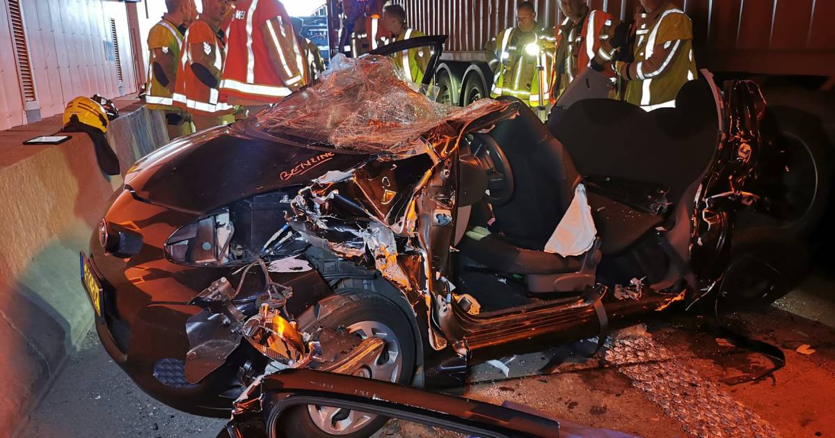 Drie zwaargewonden na ernstig ongeluk met Nederlandse auto in Belgische tunnel.