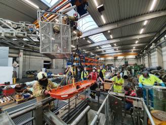 Werknemer valt in metersdiepe put en twee personen vermist in bedrijf vol rook: Rem-B Hydraulics is decor voor brandweeroefening
