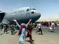 Tien mensen omgekomen door chaos op luchthaven Kaboel, taliban lossen waarschuwingsschoten