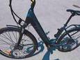 De politie van de zone Vlas is op zoek naar de eigenaar van deze fiets, die woensdag gestolen werd, vermoedelijk in Kortrijk.