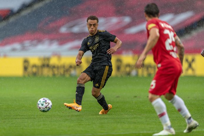 Sergiño Dest.