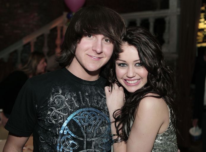 Mitchel Musso (links) en Miley Cyrus (rechts).