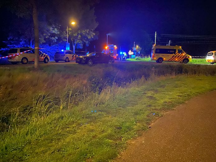 De hulpdiensten zijn ter plaatse en de politie heeft de directe omgeving afgezet.