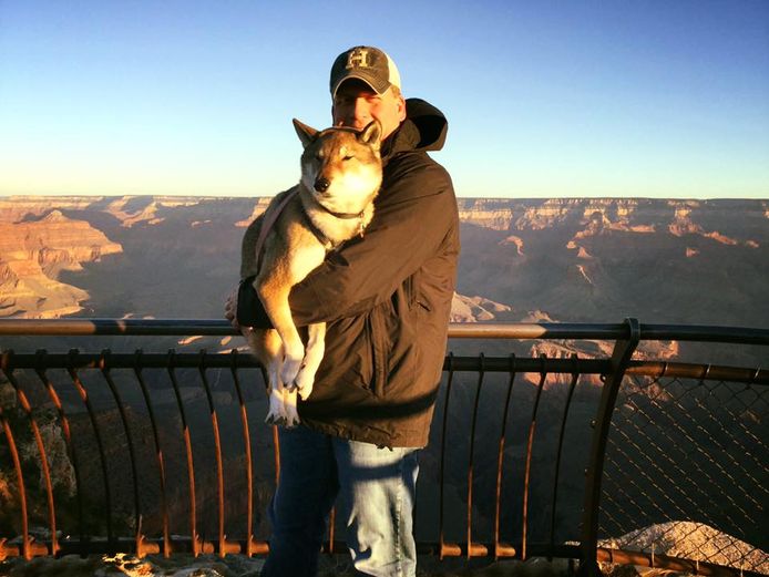 Mura en Paul voor de Grand Canyon.