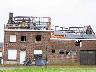 Uitslaande brand treft gezin van zes in Peizegem, alle gezinsleden afgevoerd naar het ziekenhuis