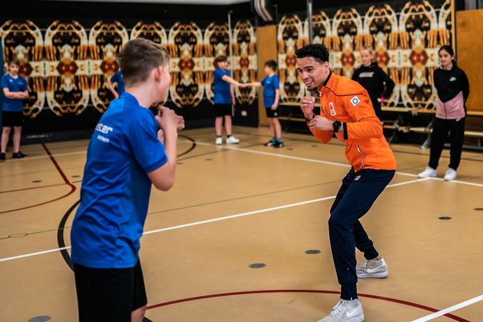 Project Comeback: bokser Enrico Lacruz geeft les op ’t venster in Arnhem
