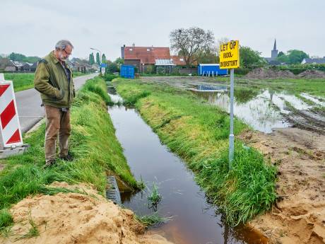 Er zit een luchtje aan bouwgrond Heeswijkse Akkers: ‘Vrezen voor vieze voeten door vervuild rioolwater’