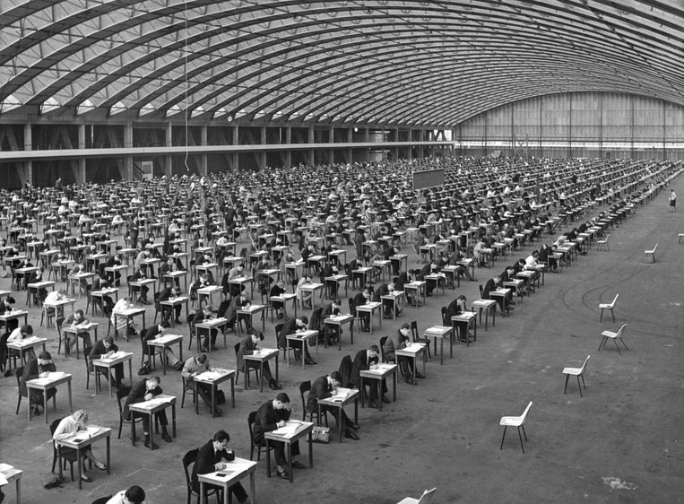 Centrale examens in 1963 in de RAI in Amsterdam.	 Beeld Nationaal Archief/Collectie Spaarnestad/NFP