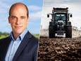 Boeren hangen de vlaggen weer goed langs de A1 na de verkiezingszege van BBB. Inzet: Diederik Samsom.