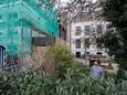 Hildo van Es streek in 2019 neer in de zeker 350 jaar oude rijksmonumentale stadsvilla aan de Agnietenstraat. En ziet nu tot zijn schrik de verbouwde en verhoogde dansschool Wildschut als wooncomplex én heel dichtbij komen én alle privacy wegnemen.