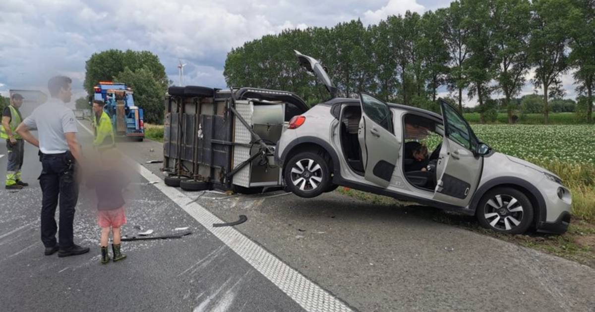 Un accident avec un food truck provoque un gros embouteillage sur l’E17 en direction d’Anvers |  lochristie