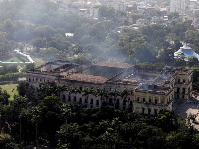 Brazilianen protesteren tegen wanbeheer nadat hele collectie van Nationaal Museum in vlammen opgaat
