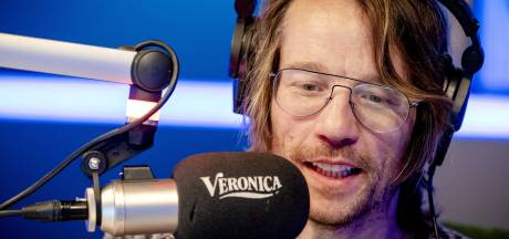 Hans Schiffers Van Arbeidsvitaminen Ik Hing Te Veel De Dj Uit Dus Ben Wat Tandjes Teruggeschroefd Show Ad Nl