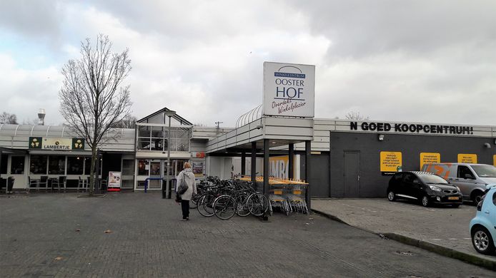Winkelcentrum Oosterhof in Boxtel zit donderdagochtend zonder stroom.