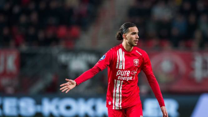 FC Twente zet streep door verkoop Ramiz Zerrouki aan Feyenoord, speler plaatst cryptisch Instagrambericht