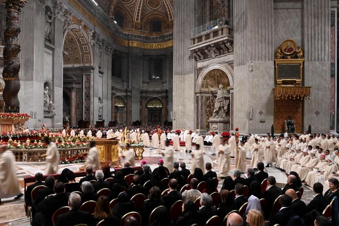 Era il primo Natale di due anni dopo le misure del Corona, che la Basilica di San Pietro era di nuovo ben riempita.