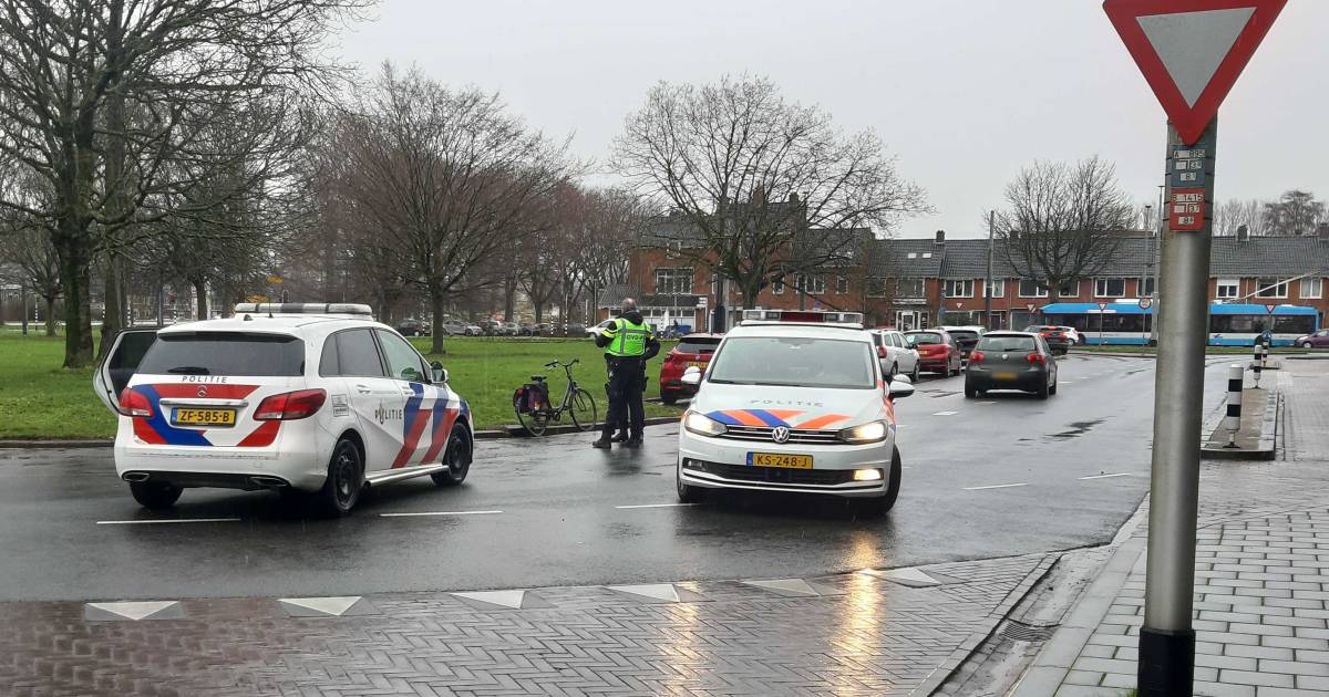 Vrouw zwaargewond bij aanrijding in Arnhem-Zuid.