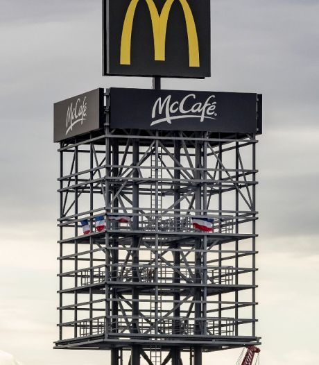 McDonald’s ontstemd over omgekeerde vlaggen onder iconische M: ‘Wij hebben hier niets mee te maken’