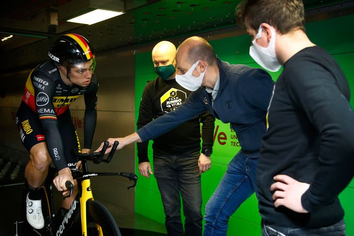 Wout van Aert tijdens zijn test in de windtunnel.