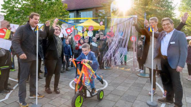 De Vlinderboom in Bemmel wint een verkeersplein: ‘Zo kunnen we leerlingen voorbereiden op fietsen op straat’