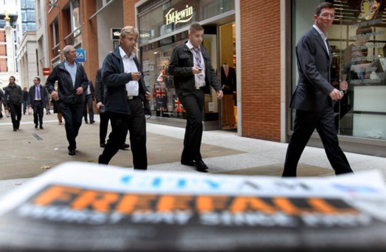 De beurskoersen van veel Britse banken hebben de laatste dagen harde klappen gekregen door zorgen over geldgebrek bij de banken. Foto EPA/Andy Rain Beeld 