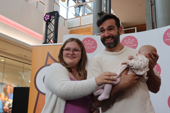 Metejoor even placed one of his fans' baby in his arms