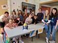 De leerlingen van BuBaO Dominiek Savio en van de partnerscholen Onze Jeugd en Howet bij de emotierobot