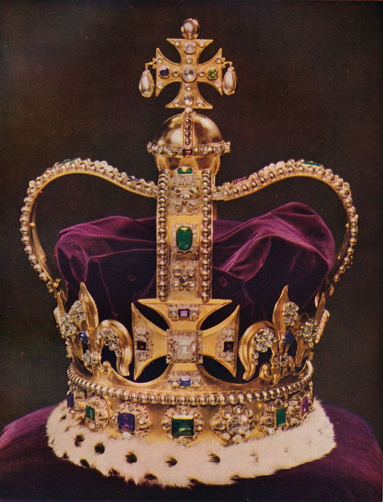 Deze kroon draagt Charles tijdens zijn kroning Libelle
