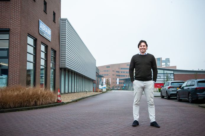 Kees van Welie, voorzitter van Ondernemersvereniging Gouwespoor, wil meer groen op het bedrijventerrein: ‘Het is hier één grote betonplaat’