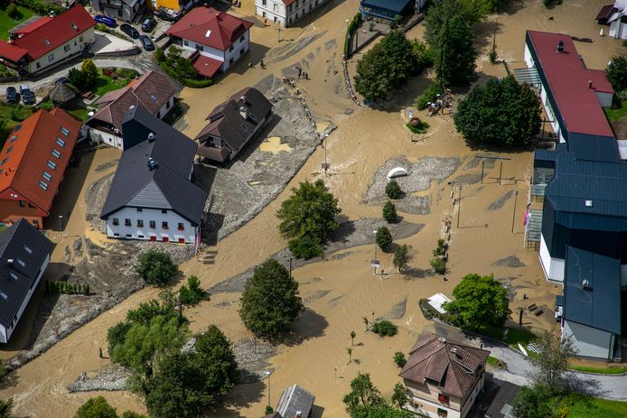 Een overstroomd gebied in Crna na Koroskem, Slovenië.