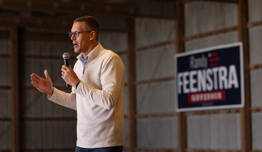 Tegenvaller voor Trump in Iowa: zijn MAGA-kandidaat verliest Republikeinse voorverkiezing • Hooggerechtshof staat Republikeinse kieskaart toe in Alabama