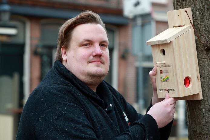 Archieffoto: Venhovens bij een Ã¢â‚¬ËœvogelhuisjeÃ¢â‚¬â„¢ met condooms erin.