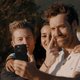 Vakkundig torpedeerden Otto-Jan Ham en Jani Kazaltzis alle ernst in ‘Viva la Feta’ op Play4