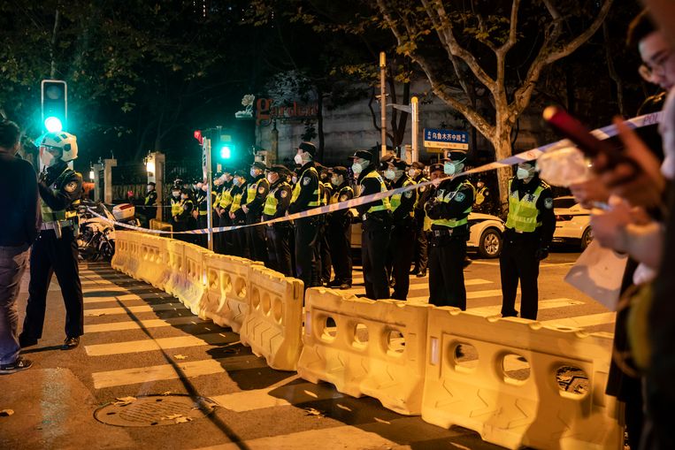 Protest tegen het zerocovidbeleid in Shanghai. Beeld NYT