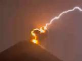 Bliksem slaat in op actieve vulkaan in Guatemala