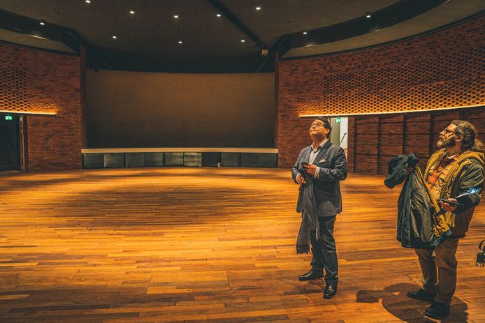 De pop- en rockzaal is rond van vorm