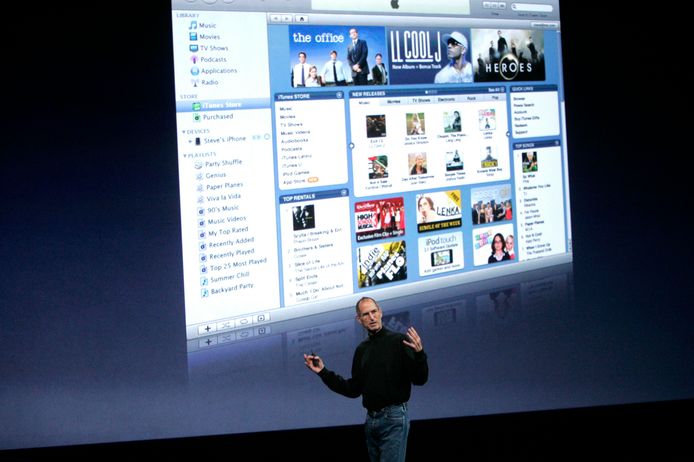 In 2008 sprak wijlen Steve Jobs over het vernieuwde iTunes op een media-event in San Francisco. Na achttien jaar komt er een einde aan iTunes. Archiefbeeld.