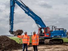Glibberen in de modder, maar werk aan Waaldijk blijft hard gaan