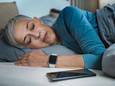 Slaaponderzoeker stelt: Telefoon en smartwatch onbetrouwbaar voor meten slaap