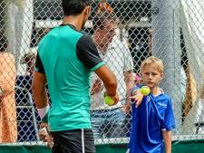 Tennistoernooi De Rhijenhof laat vrijwilligers meehelpen: ‘Echte kans voor tennisfans’