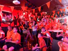 West-Brabant ziet EK in het water vallen, maar geniet van de ‘ouderwetse’ gezelligheid in het café 