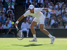 Novak Djokovic komt matige start te boven en gaat op voor prolongatie Wimbledon-titel: ‘Begon niet goed’