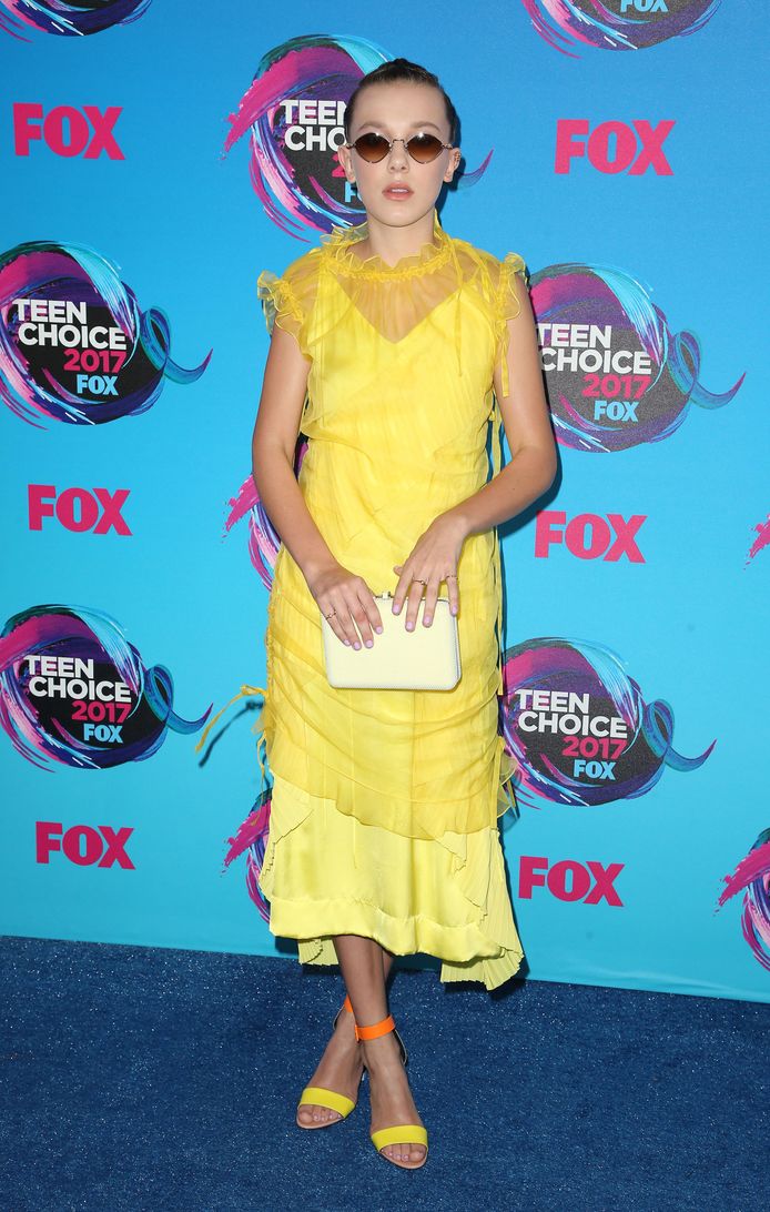 Op de Teen Choice Awards in een knalgele jurk van Kenzo.