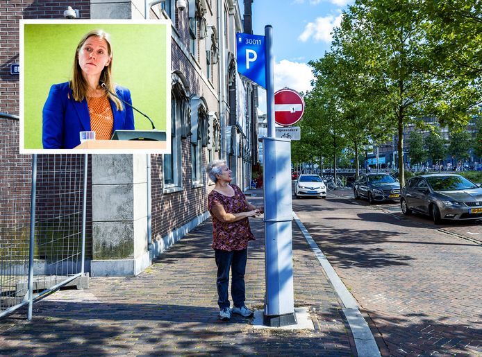 Je auto parkeren in Utrecht? Dat gaat geld kosten. GroenLinks-wethouder Lot van Hooijdonk wil overal in de stad betaald parkeren invoeren.