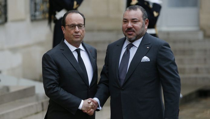 Le Roi du Maroc Mohammed VI reçu par François Hollande en guise de remerciement pour l'aide apportée par les renseignements marocains à la France dans le cadre de l'enquête des attentats de Paris.