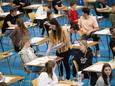 Moet je een diploma krijgen als je tijdens je examen een onvoldoende haalt voor het vak Nederlands?
