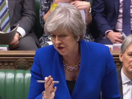 Chaos in Brits parlement: collega lijkt May ‘stomme vrouw’ te noemen